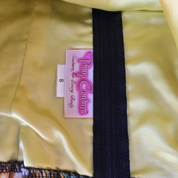 Pinup Couture Tropical Bird Parrot Jungle Halter Tank Size Small - Picture 4 of 6